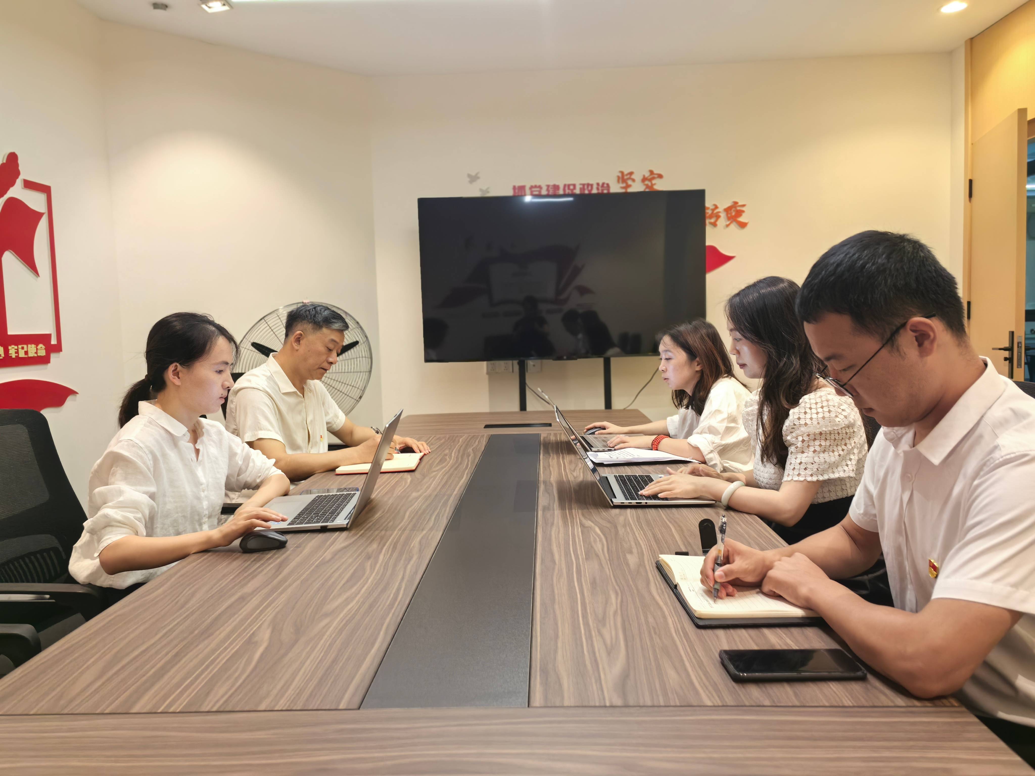 ���ŵ��ĵ�֧����չ���⵳���˶�8.30(1).jpg