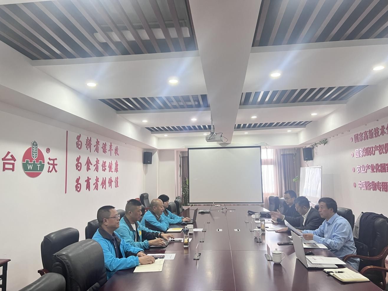 652a143610a86.png 易飞到非公种业企业开展党建事情调研2.png